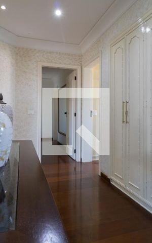 Casa à venda com 331m², 4 quartos e 4 vagasHall