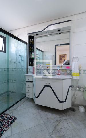 Casa à venda com 331m², 4 quartos e 4 vagasBanheiro Suite 3