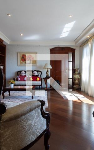 Casa à venda com 331m², 4 quartos e 4 vagasSala 1