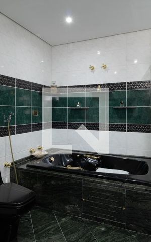 Casa à venda com 331m², 4 quartos e 4 vagasBanheiro Suite 1
