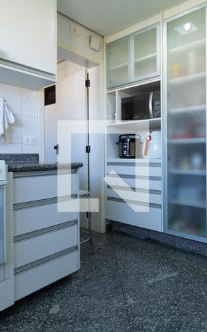 Casa à venda com 331m², 4 quartos e 4 vagasCozinha
