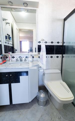 Casa à venda com 331m², 4 quartos e 4 vagasBanheiro Suite 2