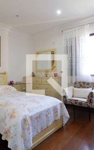 Casa à venda com 331m², 4 quartos e 4 vagasSuíte 3