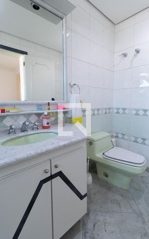 Casa à venda com 331m², 4 quartos e 4 vagasBanheiro Suite 3