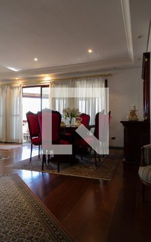 Casa à venda com 331m², 4 quartos e 4 vagasSala 1