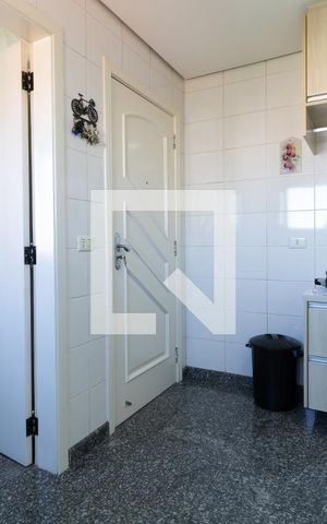 Casa à venda com 331m², 4 quartos e 4 vagasCozinha