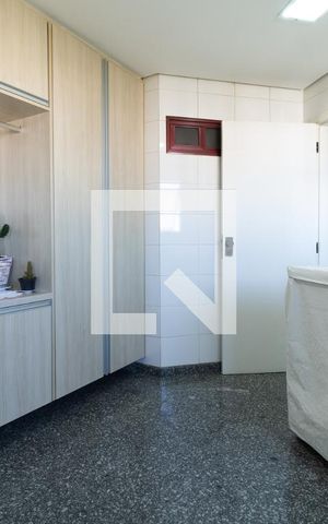 Casa à venda com 331m², 4 quartos e 4 vagasCozinha