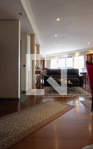 Casa à venda com 331m², 4 quartos e 4 vagasSala 1
