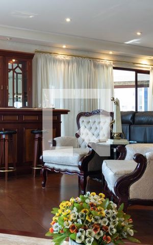 Casa à venda com 331m², 4 quartos e 4 vagasSala 1