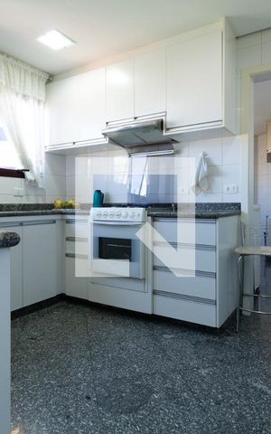 Casa à venda com 331m², 4 quartos e 4 vagasCozinha