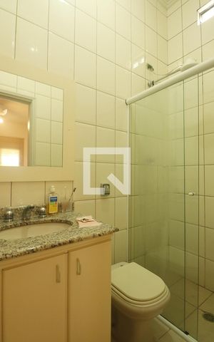 Casa à venda com 275m², 2 quartos e 3 vagasSuíte - Banheiro do Quarto 1