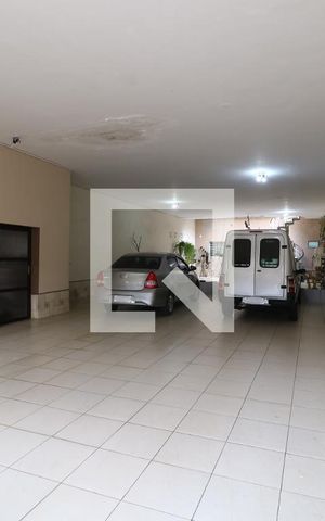 Casa à venda com 420m², 2 quartos e 20 vagasGaragem