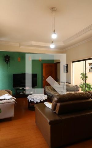 Casa à venda com 420m², 2 quartos e 20 vagasSala