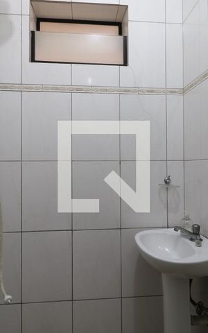 Casa à venda com 420m², 2 quartos e 20 vagasEdícula - Banheiro
