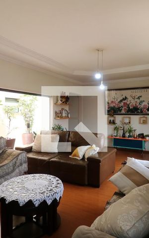 Casa à venda com 420m², 2 quartos e 20 vagasSala