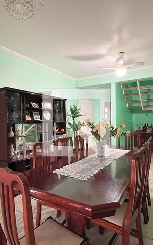 Casa à venda com 310m², 4 quartos e 5 vagas Casa à venda com 310m², 4 quartos e 5 vagasSala de Jantar