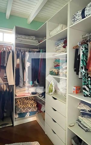 Casa à venda com 310m², 4 quartos e 5 vagas Casa à venda com 310m², 4 quartos e 5 vagasSuíte - Closet