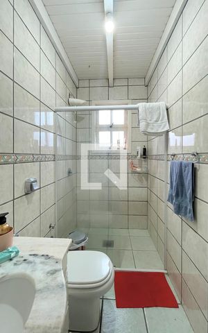 Casa à venda com 310m², 4 quartos e 5 vagas Casa à venda com 310m², 4 quartos e 5 vagasBanheiro