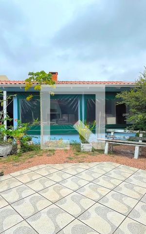 Casa à venda com 310m², 4 quartos e 5 vagas Casa à venda com 310m², 4 quartos e 5 vagasQuintal