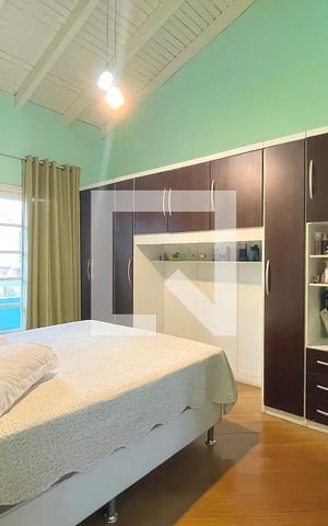 Casa à venda com 310m², 4 quartos e 5 vagas Casa à venda com 310m², 4 quartos e 5 vagasSuíte