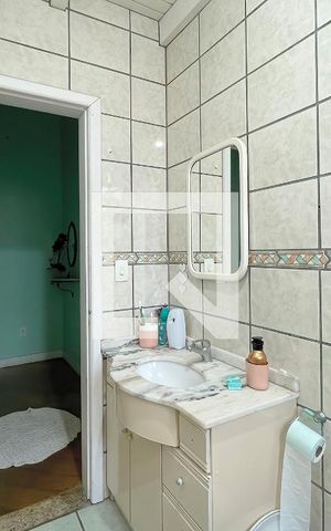 Casa à venda com 310m², 4 quartos e 5 vagas Casa à venda com 310m², 4 quartos e 5 vagasBanheiro