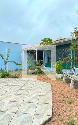 Casa à venda com 310m², 4 quartos e 5 vagas Casa à venda com 310m², 4 quartos e 5 vagasQuintal