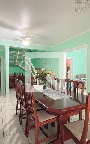 Casa à venda com 310m², 4 quartos e 5 vagas Casa à venda com 310m², 4 quartos e 5 vagasSala de Jantar