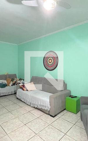 Casa à venda com 310m², 4 quartos e 5 vagas Casa à venda com 310m², 4 quartos e 5 vagasSala