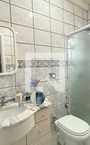 Casa à venda com 310m², 4 quartos e 5 vagas Casa à venda com 310m², 4 quartos e 5 vagasBanheiro da Suíte