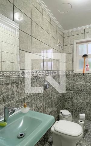 Casa à venda com 310m², 4 quartos e 5 vagas Casa à venda com 310m², 4 quartos e 5 vagasLavabo