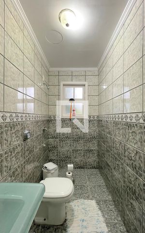 Casa à venda com 310m², 4 quartos e 5 vagas Casa à venda com 310m², 4 quartos e 5 vagasLavabo