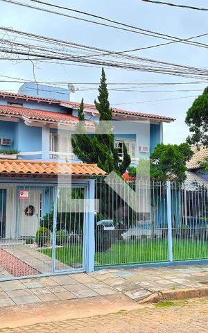 Casa à venda com 310m², 4 quartos e 5 vagas Casa à venda com 310m², 4 quartos e 5 vagasFachada