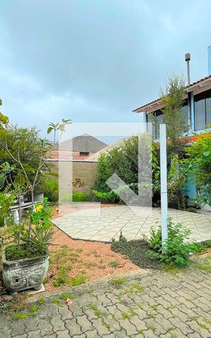 Casa à venda com 310m², 4 quartos e 5 vagas Casa à venda com 310m², 4 quartos e 5 vagasQuintal