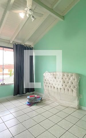 Casa à venda com 310m², 4 quartos e 5 vagas Casa à venda com 310m², 4 quartos e 5 vagasQuarto 2