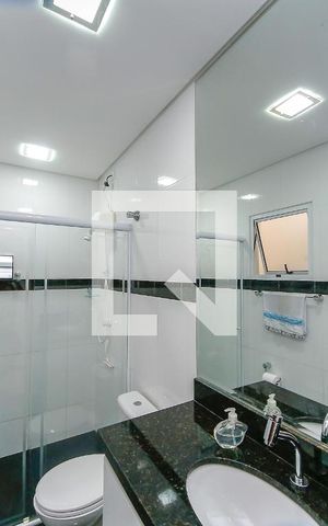 Casa à venda com 128m², 3 quartos e 2 vagas Casa à venda com 128m², 3 quartos e 2 vagasBanheiro