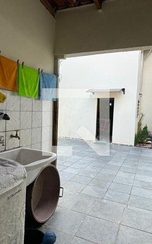 Casa à venda com 180m², 3 quartos e 1 vagaÁrea de Serviço
