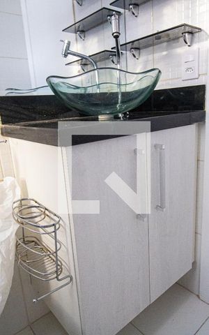 Apartamento para alugar com 47m², 2 quartos e 1 vaga Apartamento para alugar com 47m², 2 quartos e 1 vagaBanheiro
