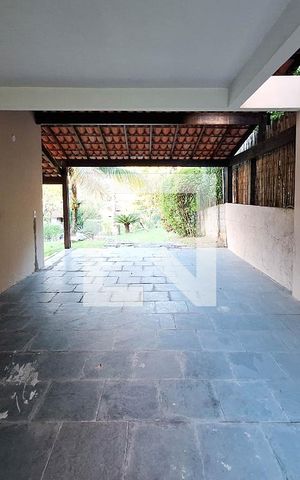Casa de condomínio à venda com 850m², 4 quartos e 4 vagas Casa de condomínio à venda com 850m², 4 quartos e 4 vagasGaragem