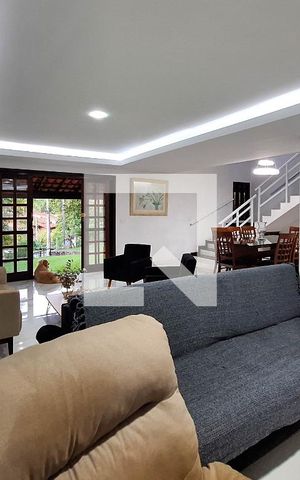 Casa de condomínio à venda com 850m², 4 quartos e 4 vagas Casa de condomínio à venda com 850m², 4 quartos e 4 vagasSala
