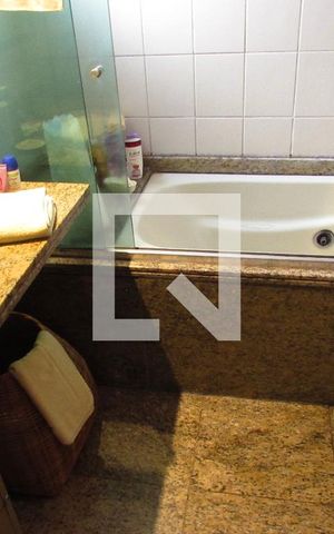 Apartamento à venda com 151m², 4 quartos e 3 vagasBanheiro da Suíte 2