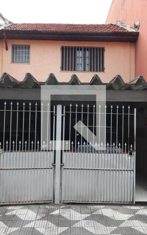 Casa à venda com 105m², 3 quartos e 2 vagasFachada