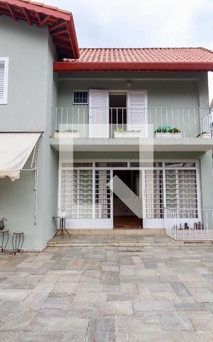 Casa para alugar com 465m², 4 quartos e 3 vagas Casa para alugar com 465m², 4 quartos e 3 vagasFachada