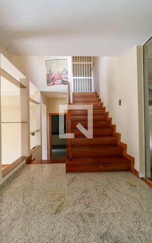 Casa para alugar com 465m², 4 quartos e 3 vagas Casa para alugar com 465m², 4 quartos e 3 vagasSala