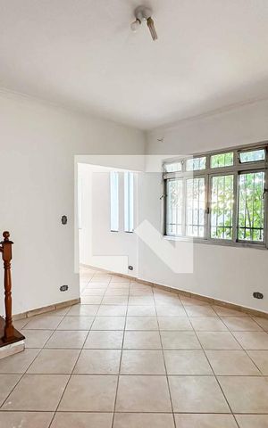 Casa à venda com 200m², 3 quartos e 4 vagas Casa à venda com 200m², 3 quartos e 4 vagasSala