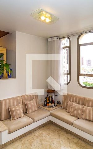 Apartamento à venda com 238m², 4 quartos e 4 vagas Apartamento à venda com 238m², 4 quartos e 4 vagasSala de Lareira