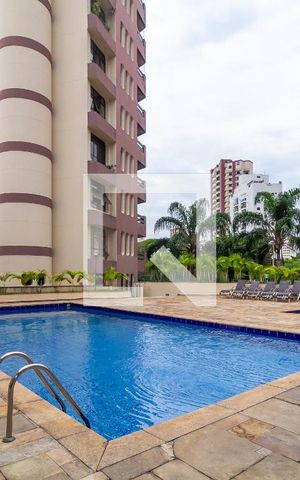 Apartamento à venda com 238m², 4 quartos e 4 vagas Apartamento à venda com 238m², 4 quartos e 4 vagasÁrea comum - Piscina