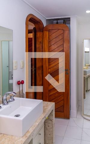 Apartamento à venda com 238m², 4 quartos e 4 vagas Apartamento à venda com 238m², 4 quartos e 4 vagasBanheiro da Suíte 1