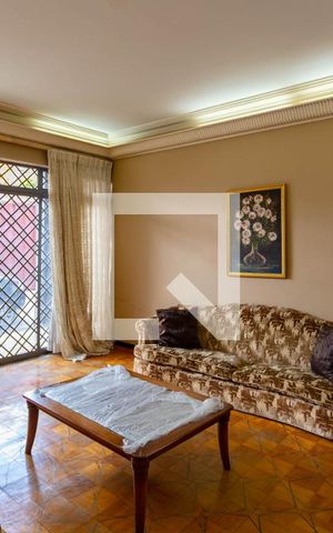 Casa à venda com 500m², 5 quartos e 3 vagas Casa à venda com 500m², 5 quartos e 3 vagasSala