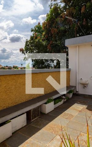 Casa à venda com 500m², 5 quartos e 3 vagas Casa à venda com 500m², 5 quartos e 3 vagasÁrea comum