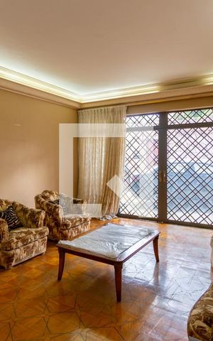 Casa à venda com 500m², 5 quartos e 3 vagas Casa à venda com 500m², 5 quartos e 3 vagasSala